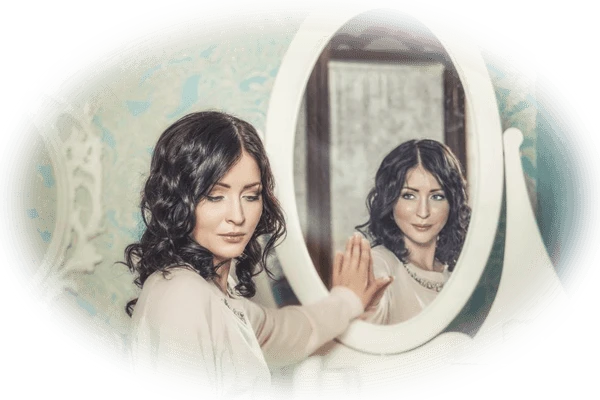 WOMAN IN MIRROR 